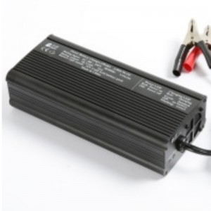 Batterioplader til 12,8V 25,6Volt 38,4Volt 51,2V LiFePo4 batteri