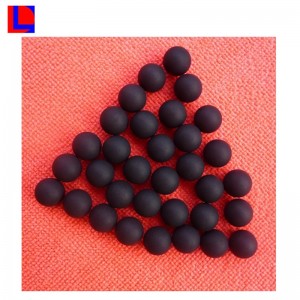 Sort massiv gummikugle med hul til industrien