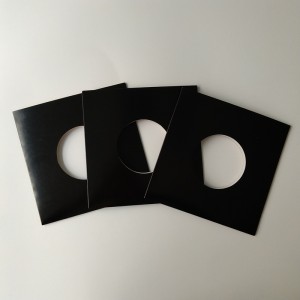 7 tommer 45 omdr./min. 350 gsm brun papjakke med hul