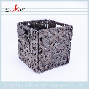 kurv med stablet rottingstrik opbevaringskurv