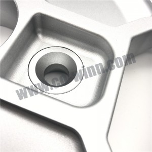 Tilpasset smedning \/ CNC-bearbejdning Aluminiums hjulfælg Center Autodele Reservedele Efter salgsdele