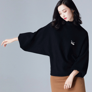 Tilpasset 50% uld 50% akryl sweater med højturtleneck-ærmer