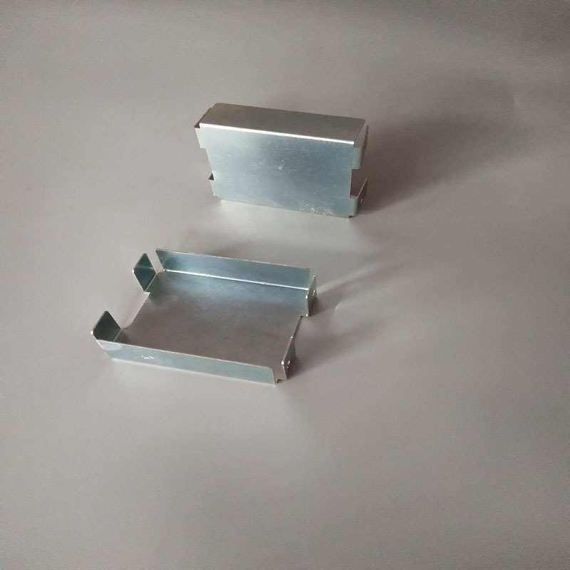 Metalplader med blå zink
