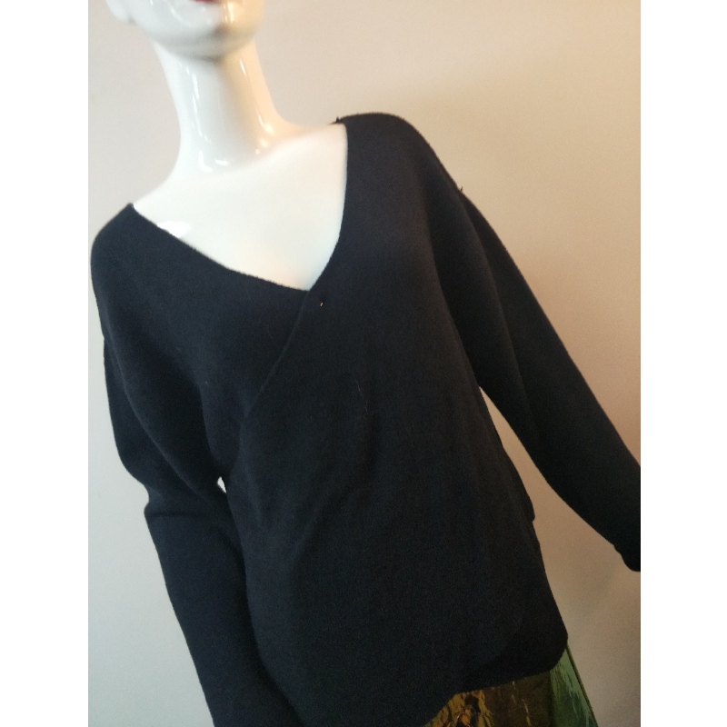 PURE COLLECTION BLACK V-HOLL SWEATER RLWS0072F