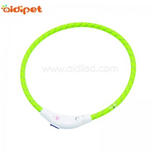Ny kæledyrsforsyning Juleledet hundekrage med reflekterende silke Vandtæt kæledyrskrage led lys op Brug hundegave