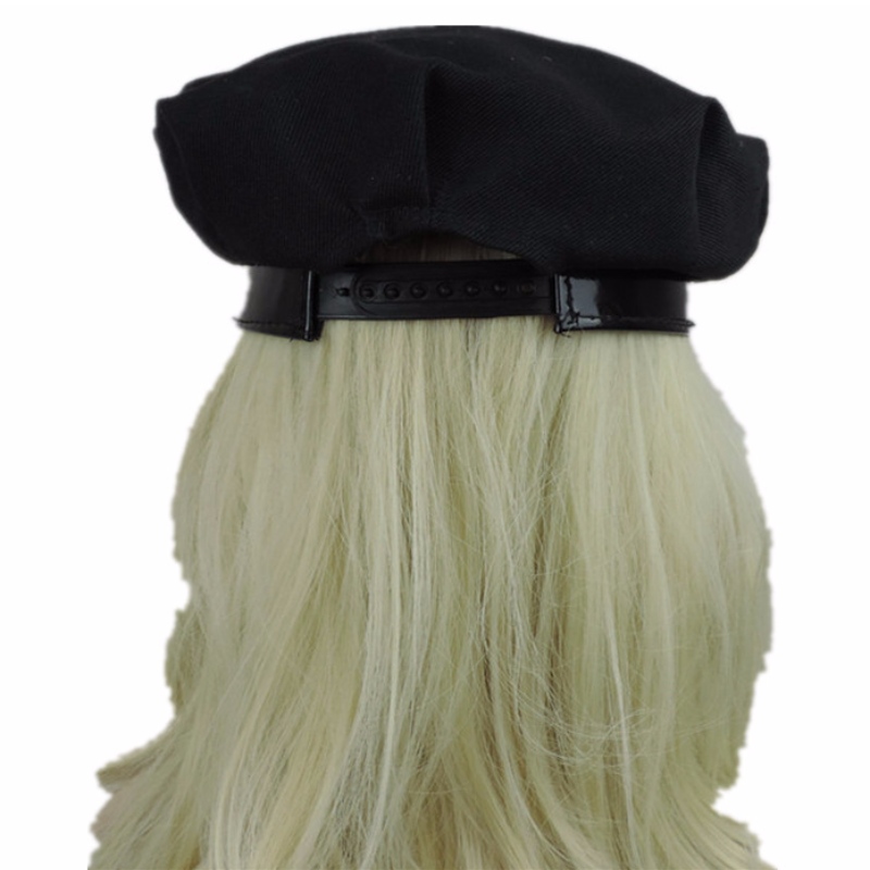 Producenter sælger sorte ottekantede hætter, hatte med badges, politihætter, specialfremstillede Halloween-parti-hatte