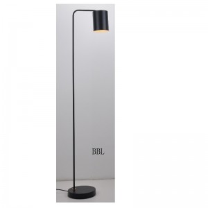 Gulvlampe med metalskærm og juster skyggefunktion