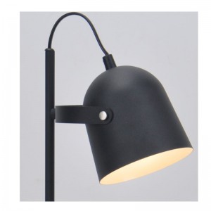 Bordlampe med metalskærm og juster skyggefunktion, flad base