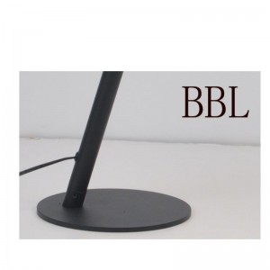LED bordlampe med justeringsfunktion