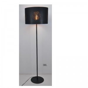 Gulvlampe med laserskåret stofskærm, flad base