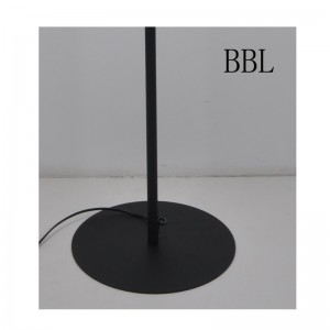 Gulvlampe med laserskåret stofskærm, flad base