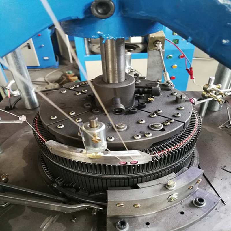Fabrikspris højhastighedscomputeret knæpude maskine