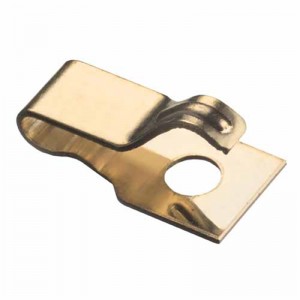 Industrirobotten, der bøjer stansning af kobber