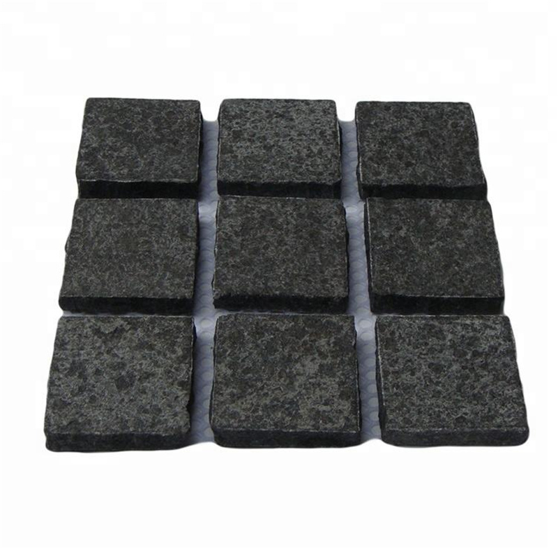 Basalt stenbelægning i sort natur