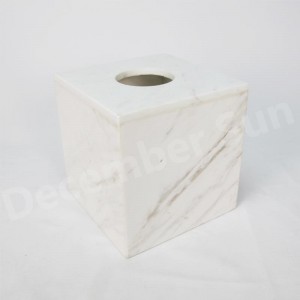 Elegant og yndefuldt sæt tilbehør til badeværelse i marmor