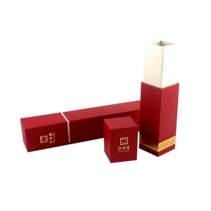 Firkantet gaveæske med specialtilpasset sjælden souvenir