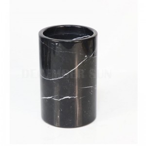 Sort marmorvin køler