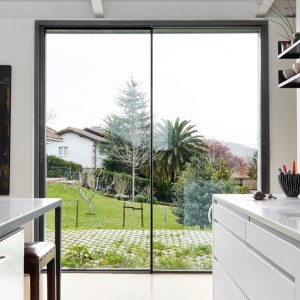 Smal ramme skydedør