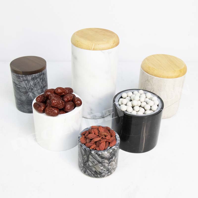 Marmorkrukke med låg køkkenudstyr til husholdningsartikler