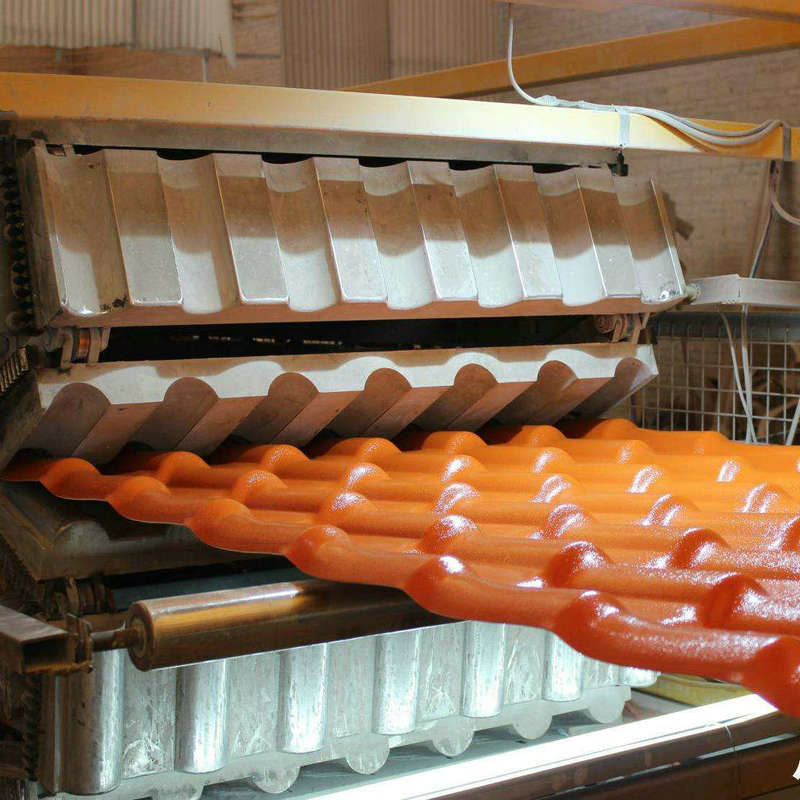 Pris, der er konkurrencebaseret, lav pris som polyesterharpiks, letvægtige, syntetiske tagfliser