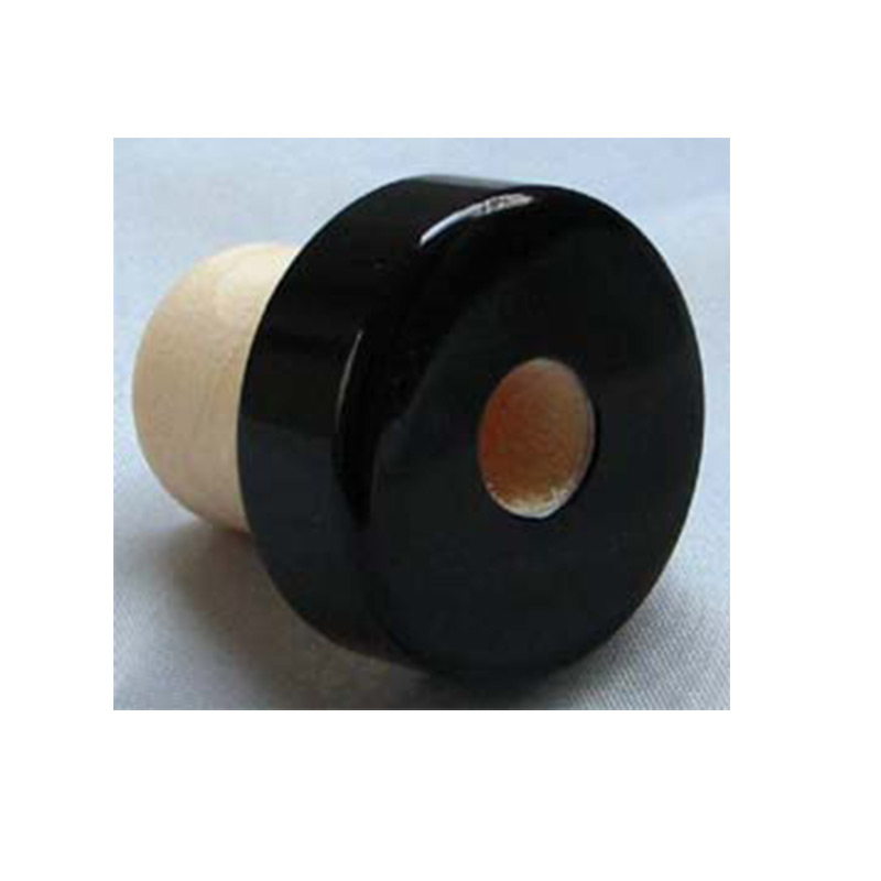 lukning af proppen med vinflasker