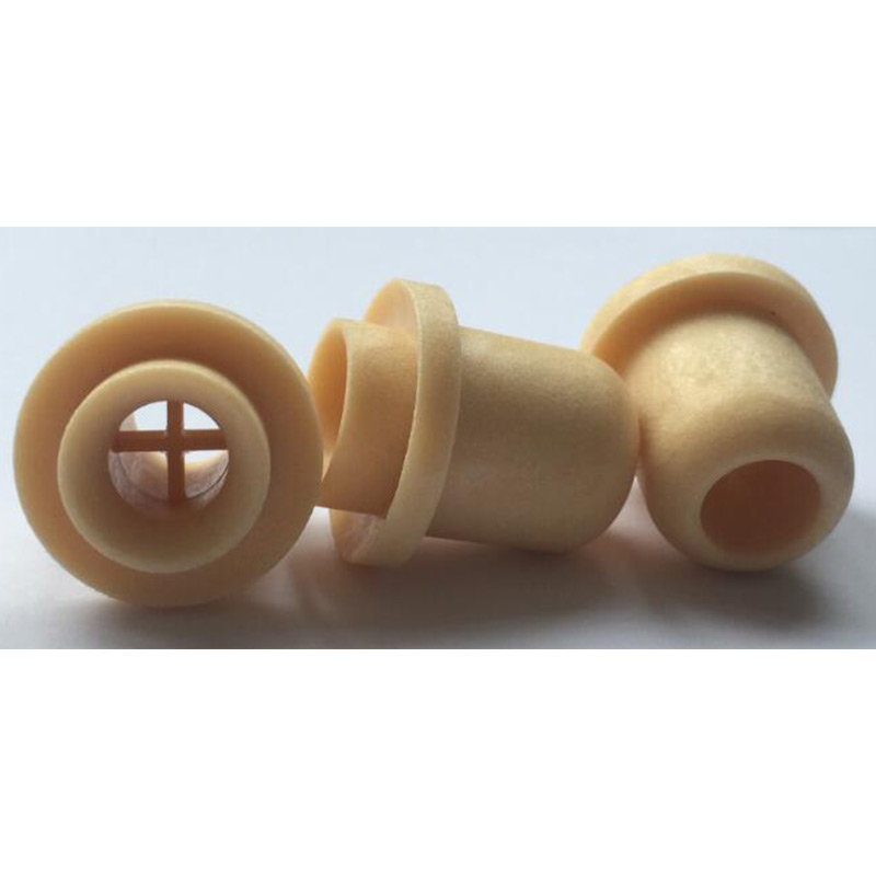 lukning af flaskeproppen med vin