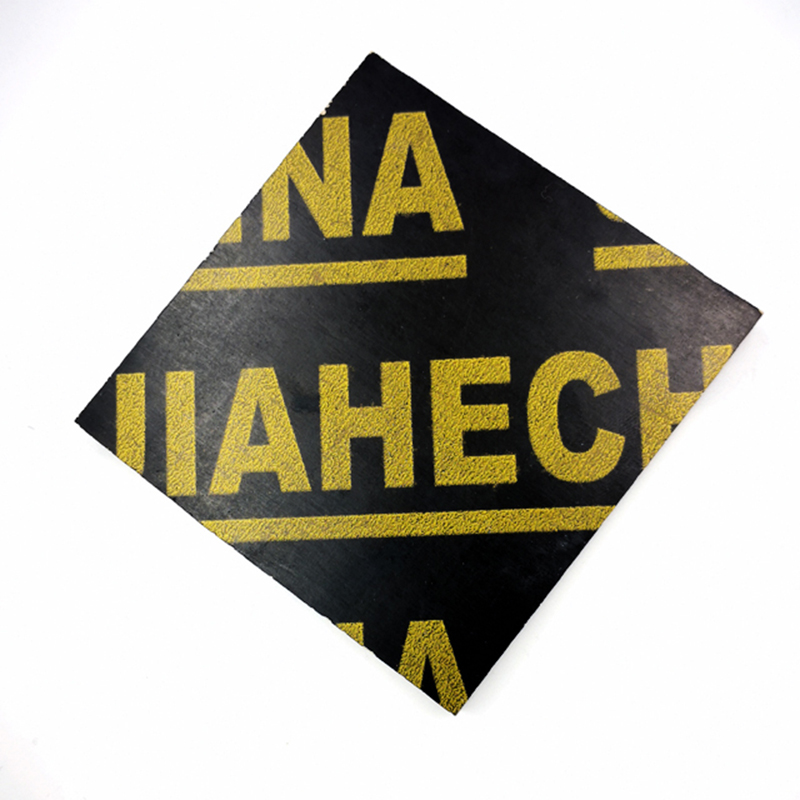 18 mm skodde, krydsfinérbelagt, sort film, lukket