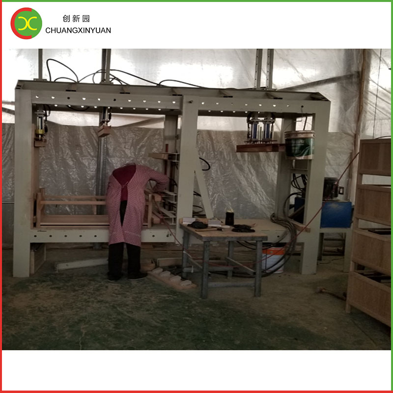 Alsidig rammemontagemaskine