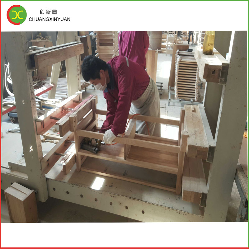 Alsidig rammemontagemaskine