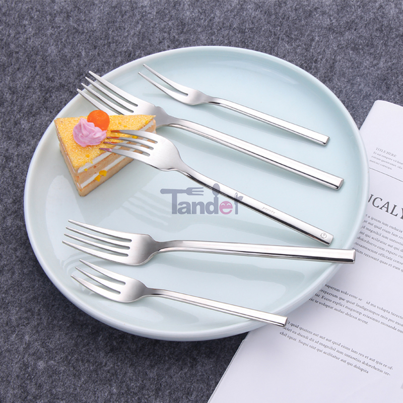 Smukt design 21pcs metal festbestik