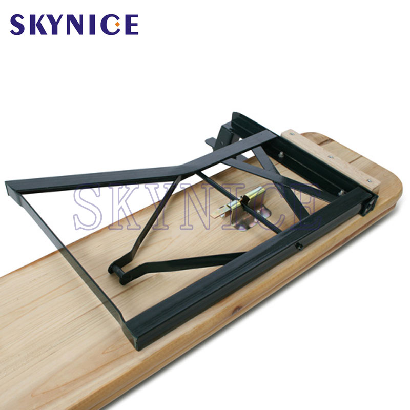 Bordsæt af træøl med ryglæn