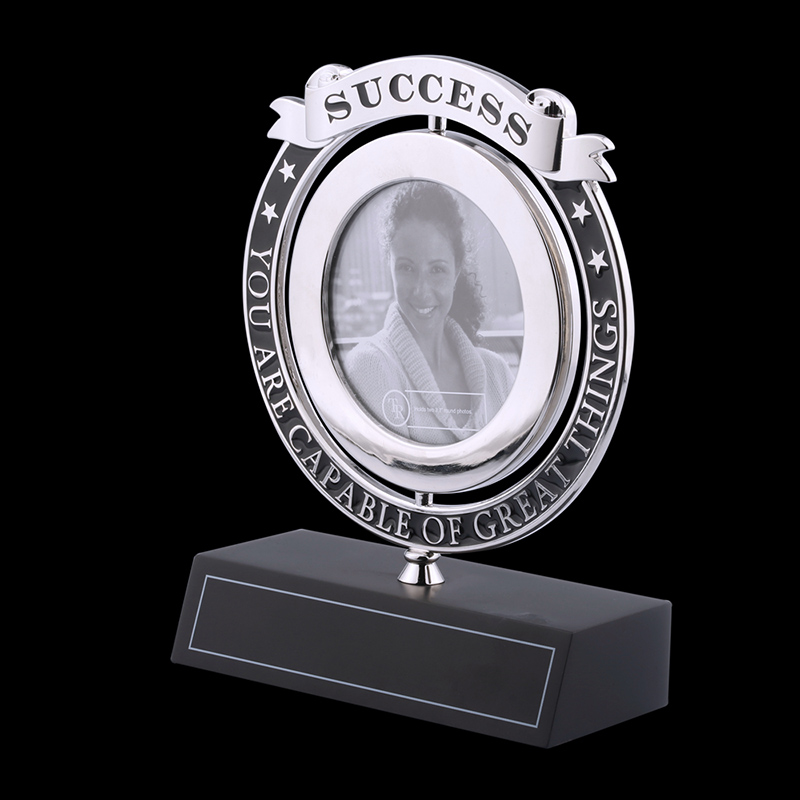 Zinklegering, roterende fotoramme i god kvalitet med træbase