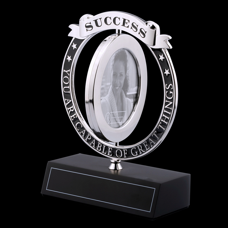 Zinklegering, roterende fotoramme i god kvalitet med træbase