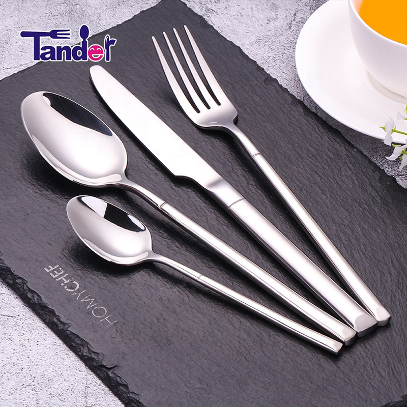 Nem rengøring af moderne sølvartikler ske og gaffelsæt af rustfrit stål sølvbestik