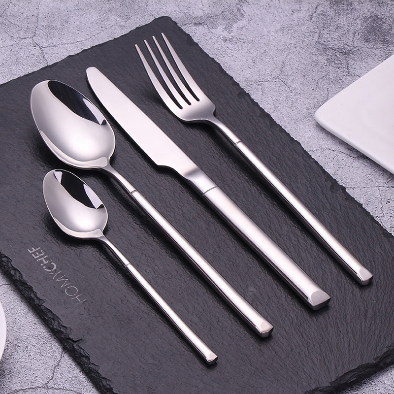 Nem rengøring af moderne sølvartikler ske og gaffelsæt af rustfrit stål sølvbestik