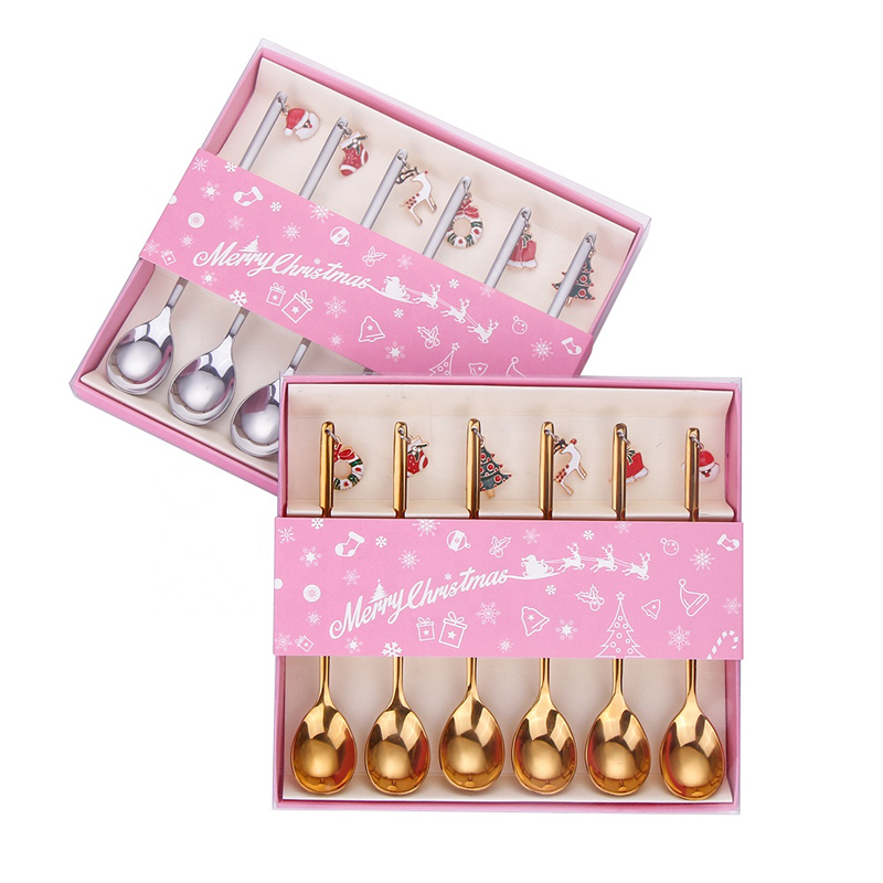 Juletrækkestrømper dekorere rustfrit stål te ske med juleskeen.