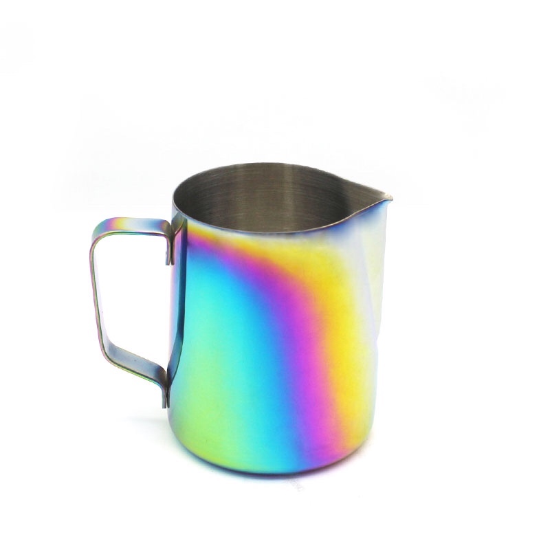 professionelle målinger inden for latte Kaffe art cup mælk dampende kande af skummælk