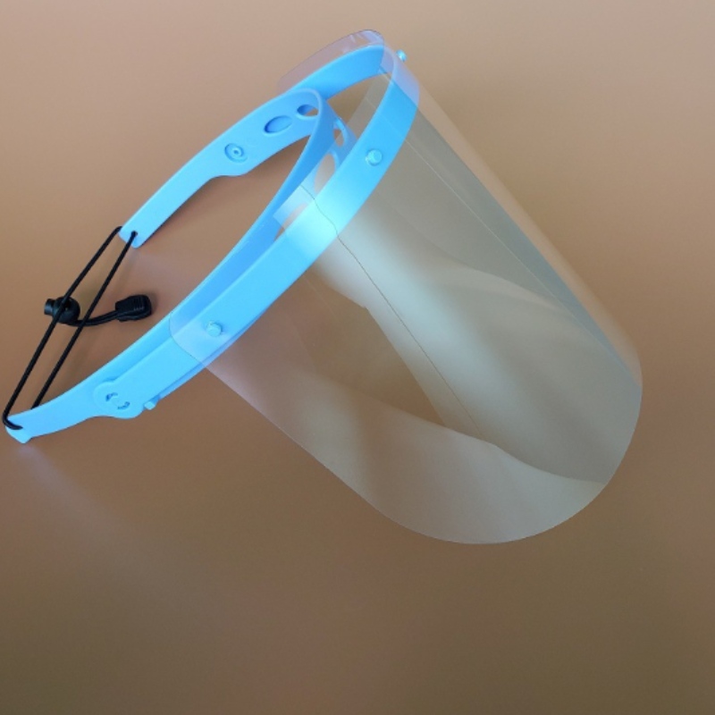 Letvægtsafskærmning, der kan justeres mod tåge