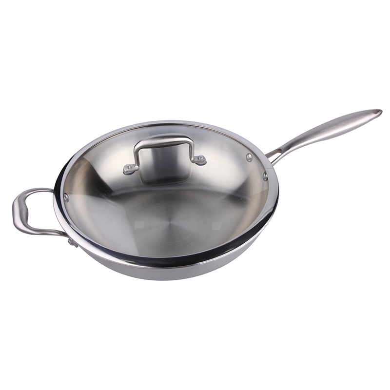 wok af rustfrit stål med synlig låg lås og håndtag