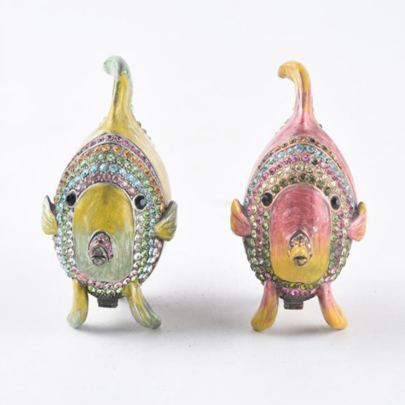 Yuanyuan fabrik er specialiseret i fremstilling af Pisces, lovende bryllupsgaver, kreative boligtekstiler og håndværk