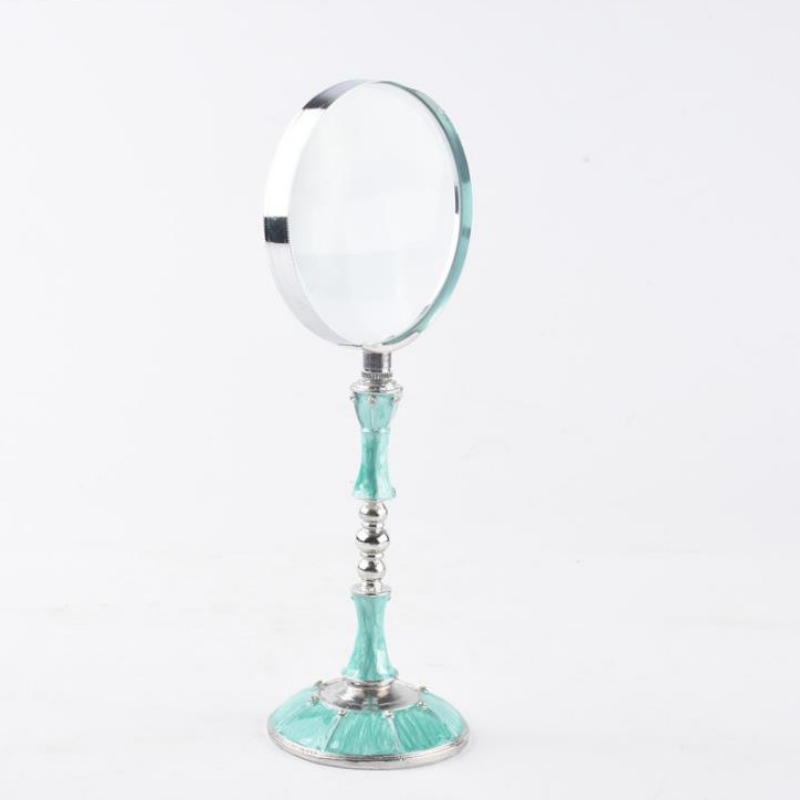 Moderne og kreativ boligindretning, stue, teknologi i forbindelse med legeringer af zink, studie, display, metalforstørrer