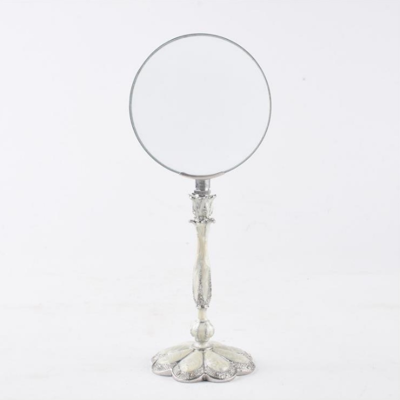 Moderne og kreativ boligindretning, stue, teknologi i forbindelse med legeringer af zink, studie, display, metalforstørrer