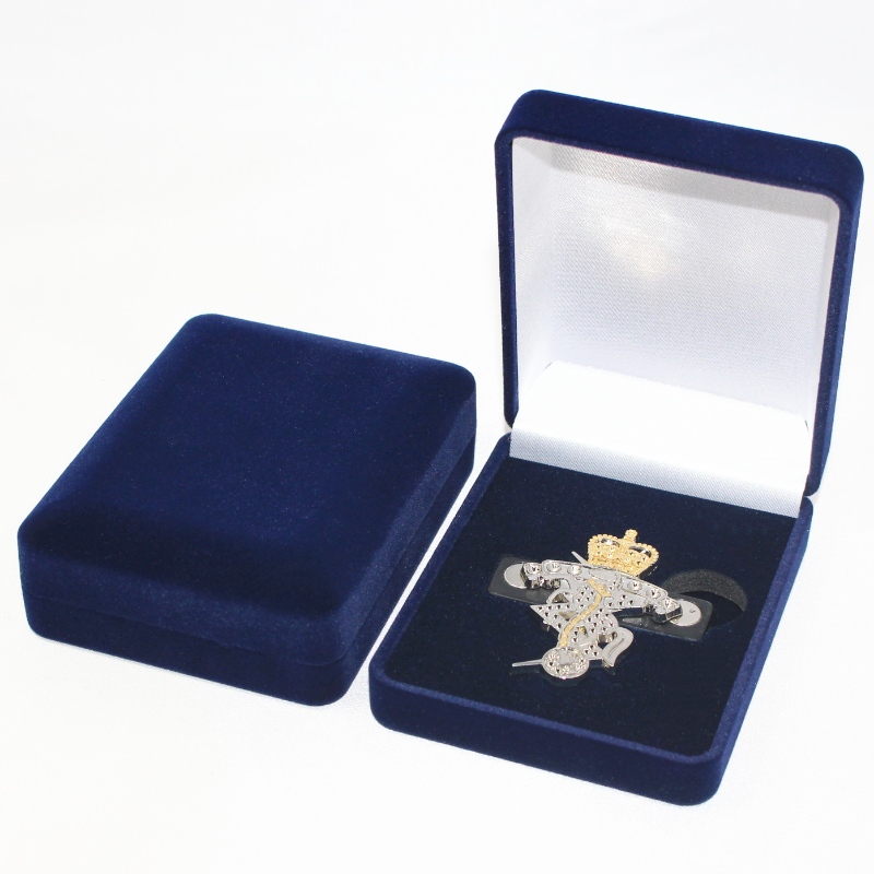 Vare D-22B rund form fløjlkasse til mønt, halskæde & badge, mm. 70 * 90 * 30, vægt ca. 60 g