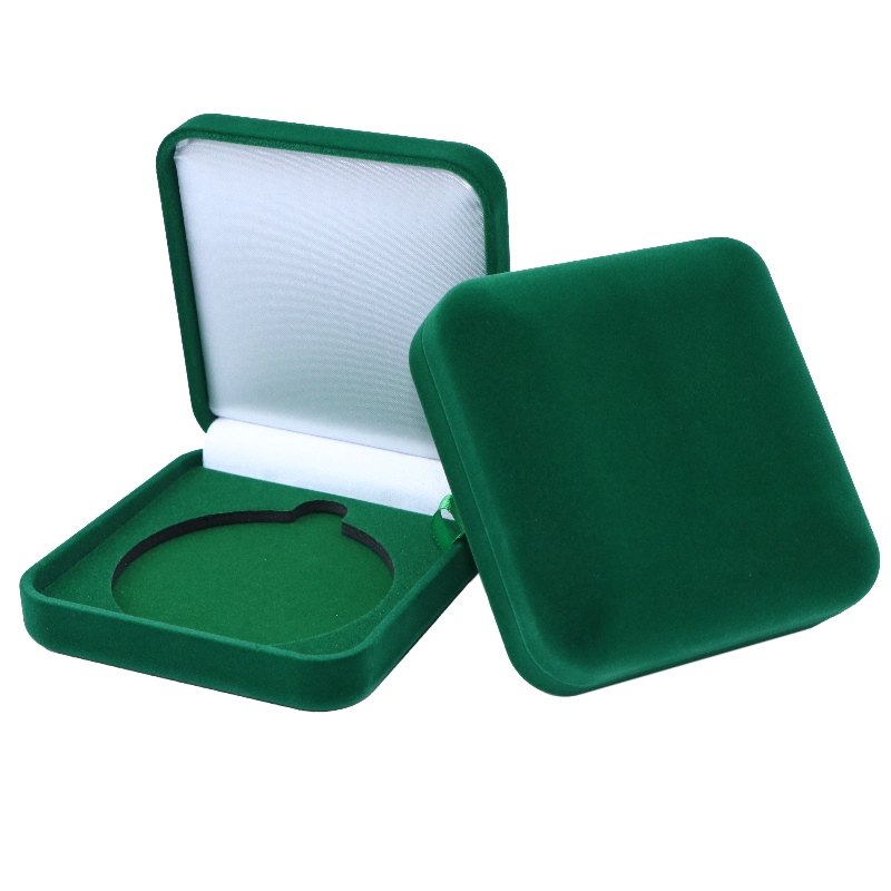 Vare F-80 rundformet fløjlsboks til mønt, badge & armbånd osv. Mm. 90 * 95 * 38, vægt ca. 86 g