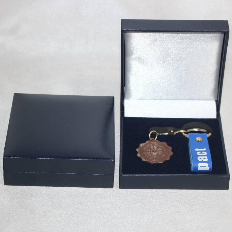 Punkt V-06 Square Plastic Flannelette kasse for 50-60 mm mønt, skilt, manchetknapper, slipseklip, medalje osv.88*91*33, vægt omkring 85g