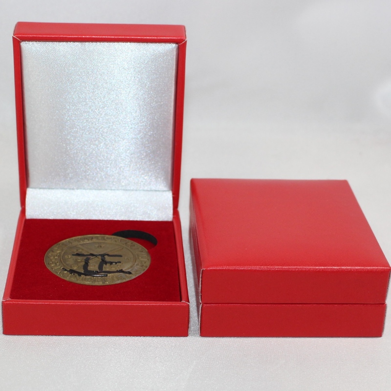 Vare 17-firkantet kunstpapirkasse til 45 * 53 mm mønt, badge, manchetknapper, tegnebogsklips osv. Mm. 68 * 80 * 30, vægt ca. 62 g