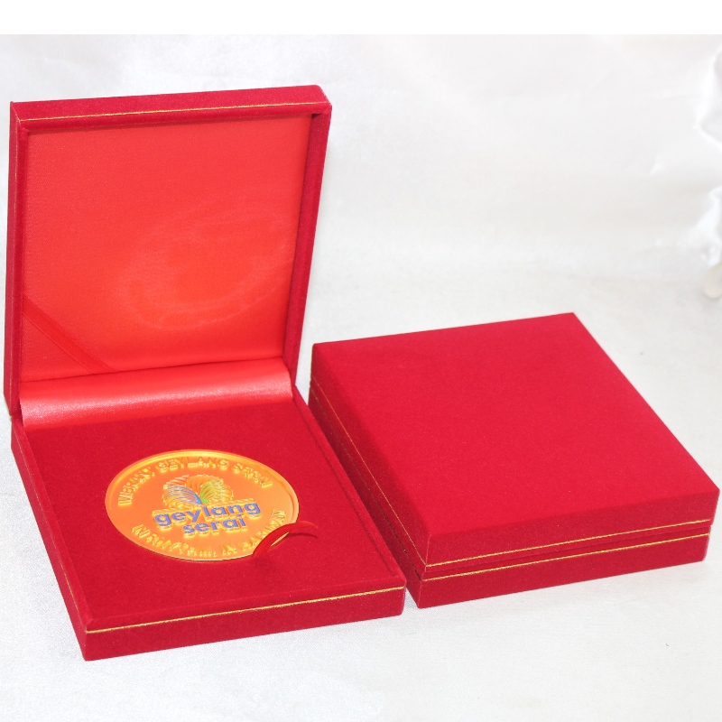 Vare 19-firkantet PU-læderboks til 90 * 90 mm mønt, medalje & badge osv. Mm. 110 * 125 * 33, vægt ca. 140 g