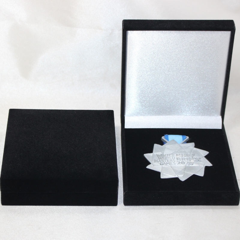 Vare 19-firkantet PU-læderboks til 90 * 90 mm mønt, medalje & badge osv. Mm. 110 * 125 * 33, vægt ca. 140 g