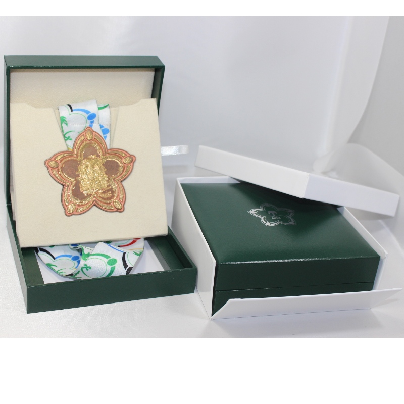 Vare V-22 firkantet kunstpapirkasse til 90 * 90 mm mønt, badge, medalje osv. Mm.128 * 128 * 50, vægt ca. 191g