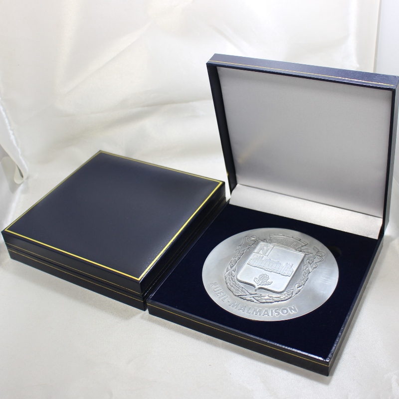 Punkt V-23 firkantet PU-læderkasse for 120*120mm mutiple mønter, medaljer og emblemer osv. mm.160*160*38, vægt omkring 280g